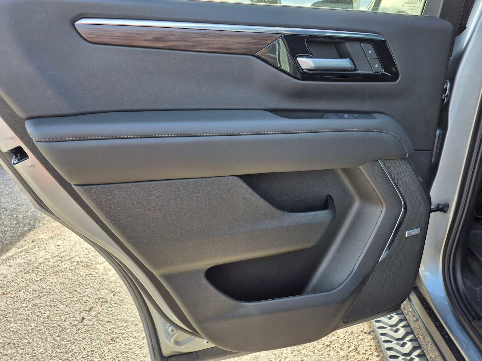 Used 2025 Chevrolet Tahoe Z71 w/ Z71 Off-Road Package image 32
