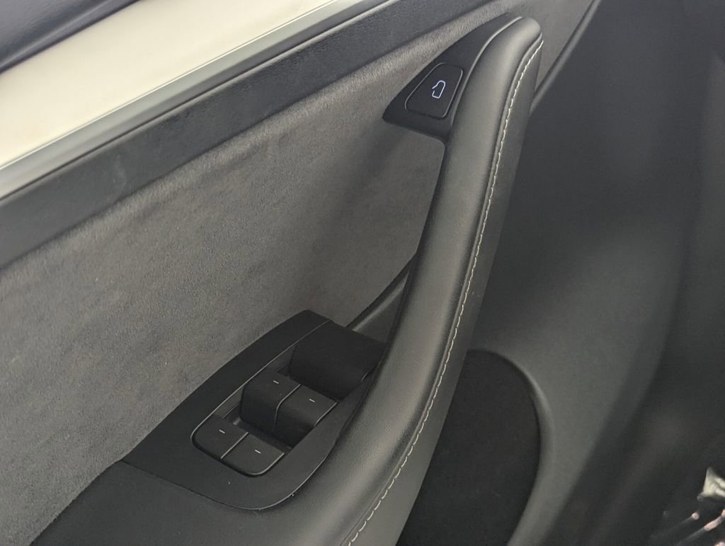 Used 2024 Tesla Model Y Performance image 15