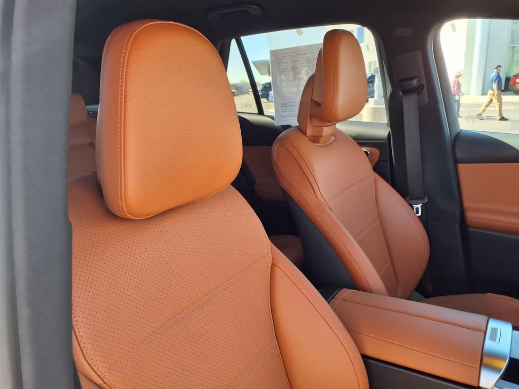 Used 2024 Mercedes-Benz GLC 300 4MATIC image 21