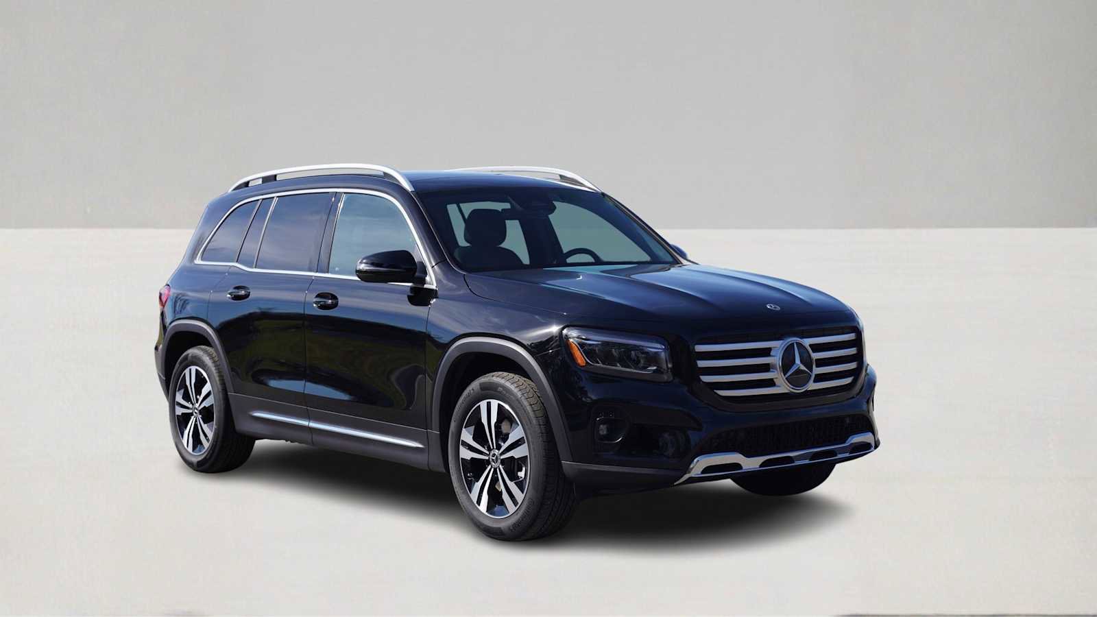 Used 2026 Mercedes-Benz GLB 250 4MATIC image 3