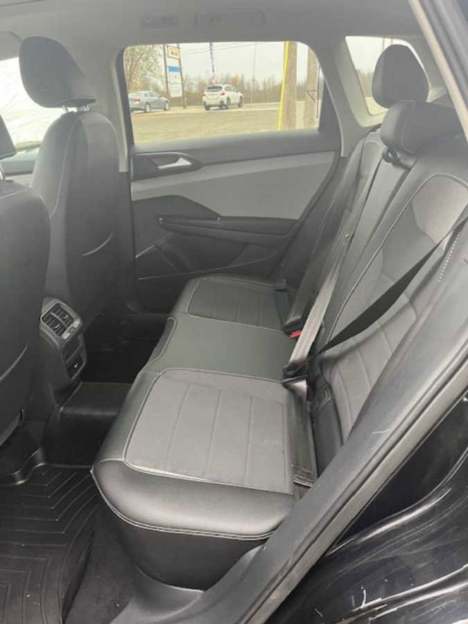 Used 2023 Volkswagen Taos SE w/ Panoramic Sunroof Package image 13