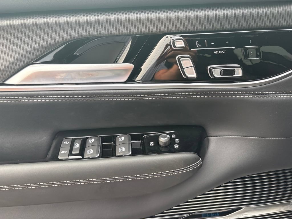 New 2026 Jeep Grand Wagoneer Summit AWD/4WD image 16