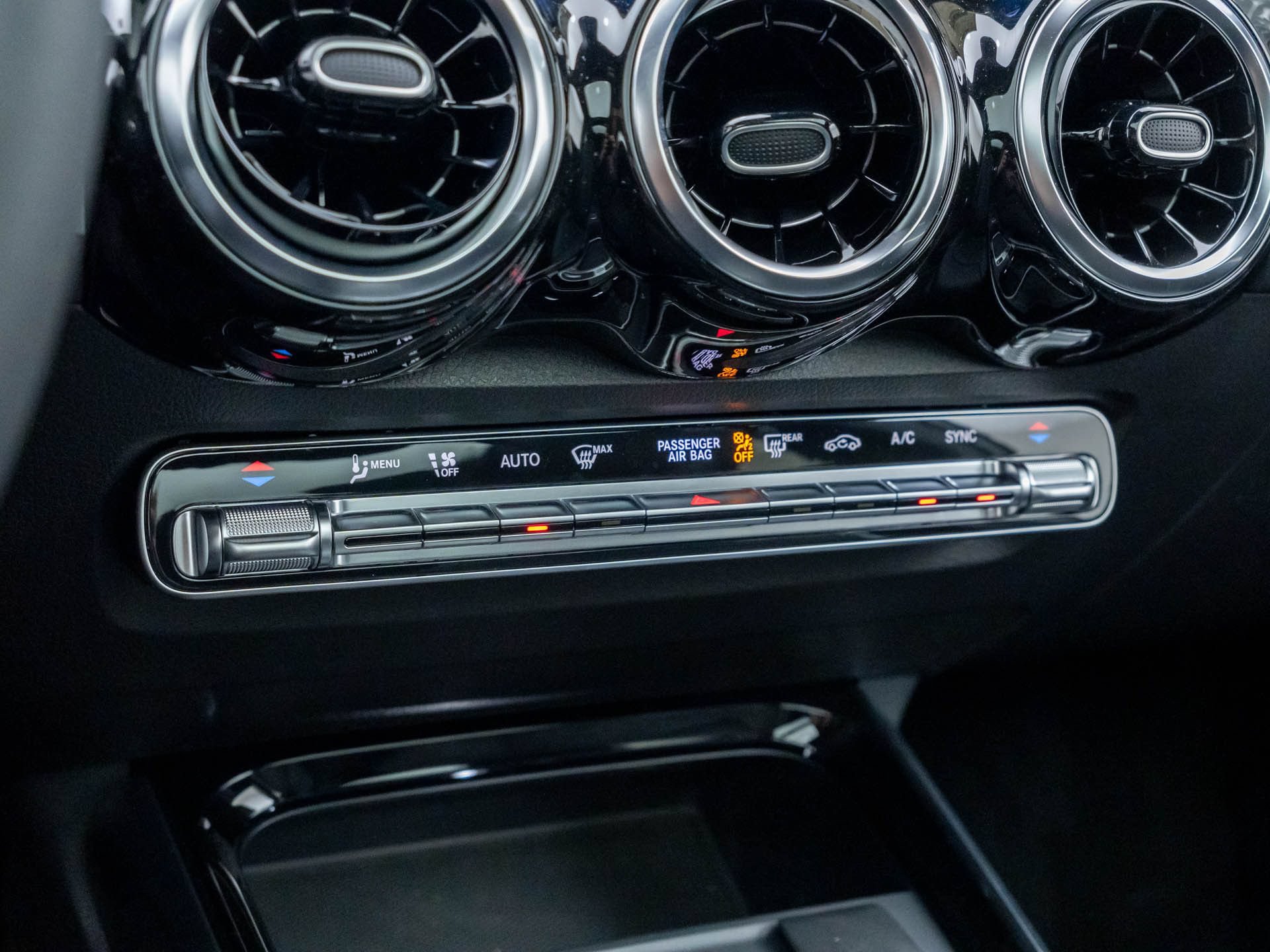 New 2026 Mercedes-Benz GLB 250 4MATIC image 24