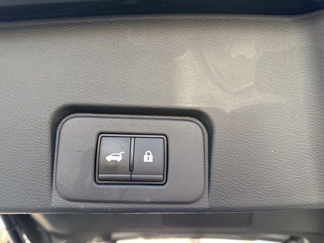 Used 2024 Nissan Rogue SL image 17