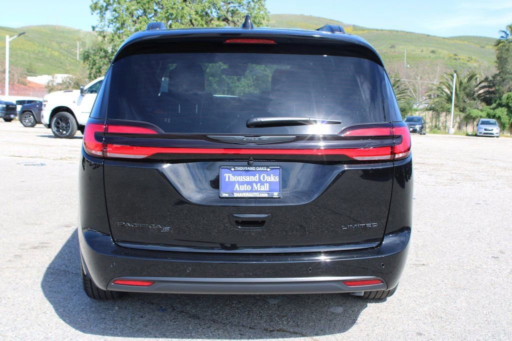 New 2026 Chrysler Pacifica Limited w/ S Appearance Package image 5