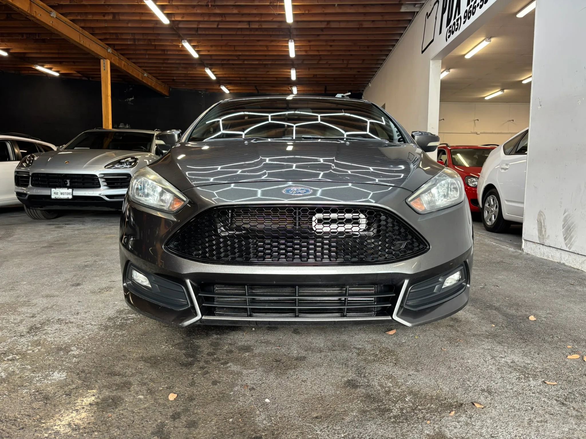 Used 2018 Ford Focus ST FWD image 3