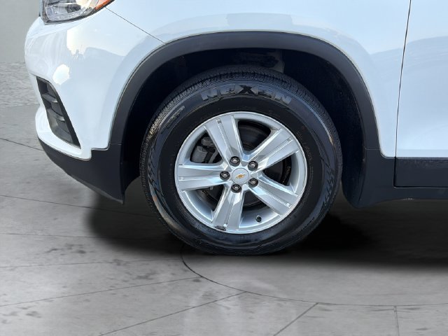 Certified 2020 Chevrolet Trax LT w/ LT Convenience Package FWD image 29