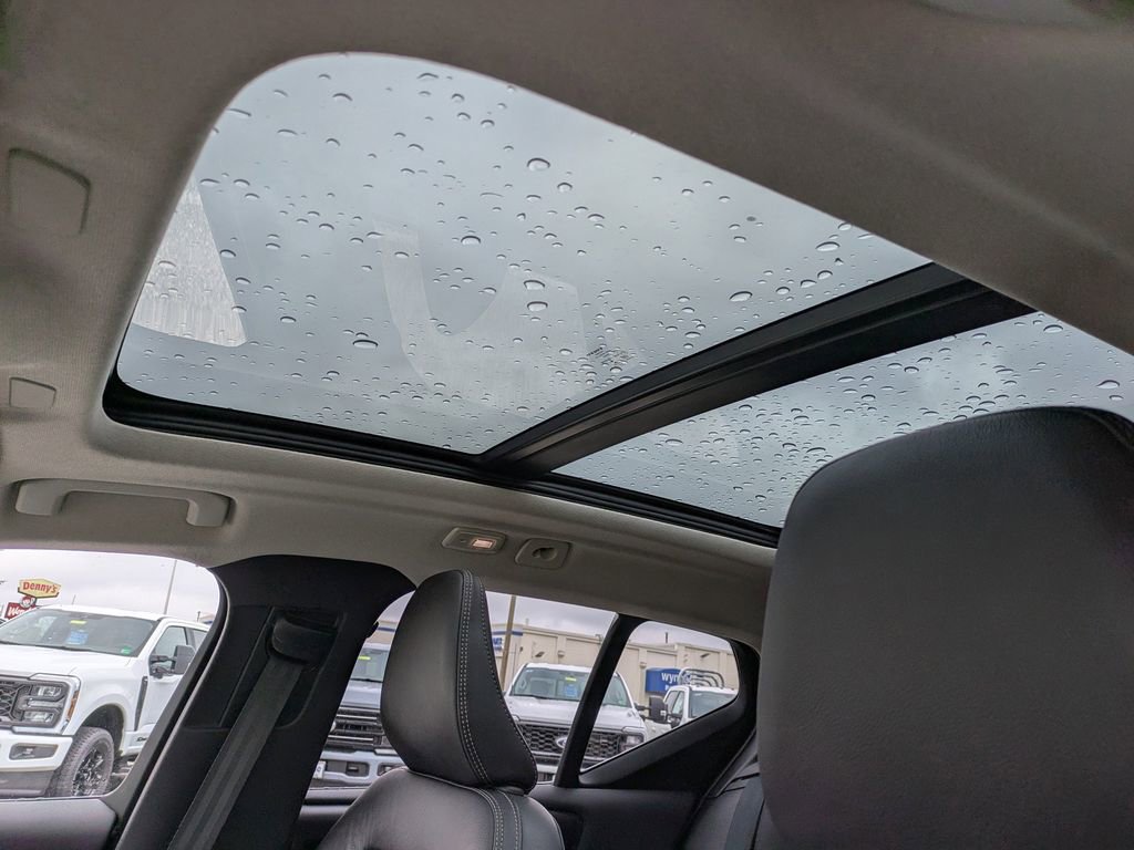 Certified 2023 Volvo XC40 B5 Plus w/ Driver Assist Package image 20