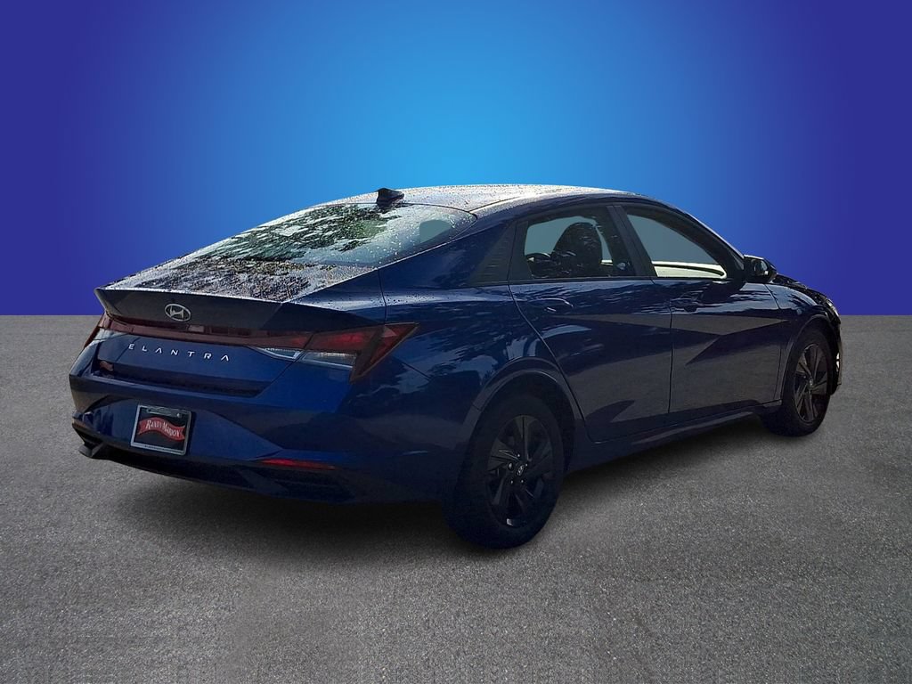 Used 2023 Hyundai Elantra SEL FWD image 4