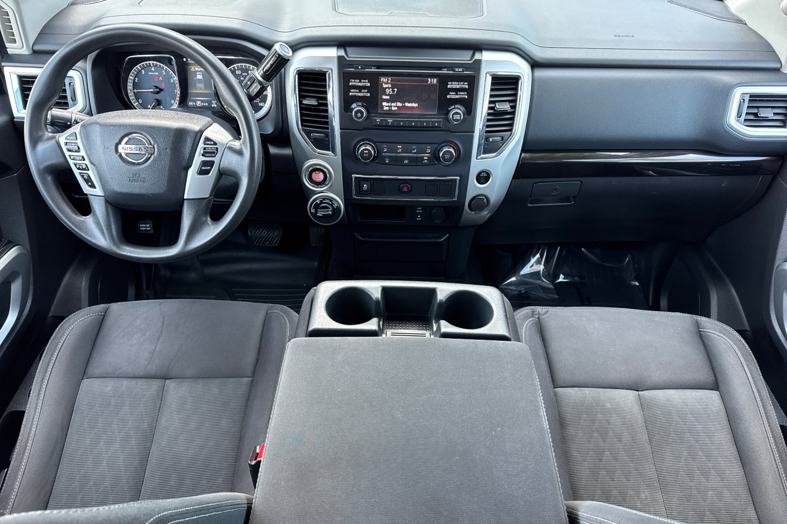 Used 2017 Nissan Titan SV AWD/4WD image 13
