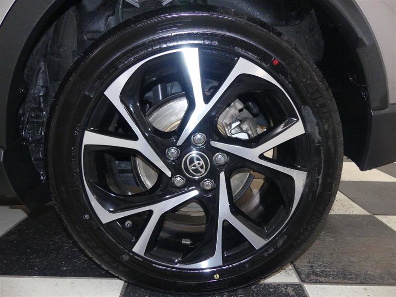 Used 2020 Toyota C-HR XLE image 33