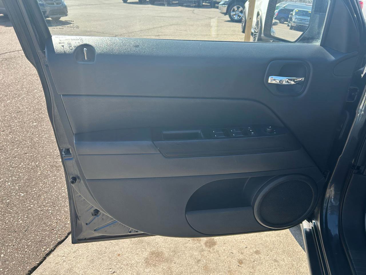 Used 2014 Jeep Patriot Latitude image 14