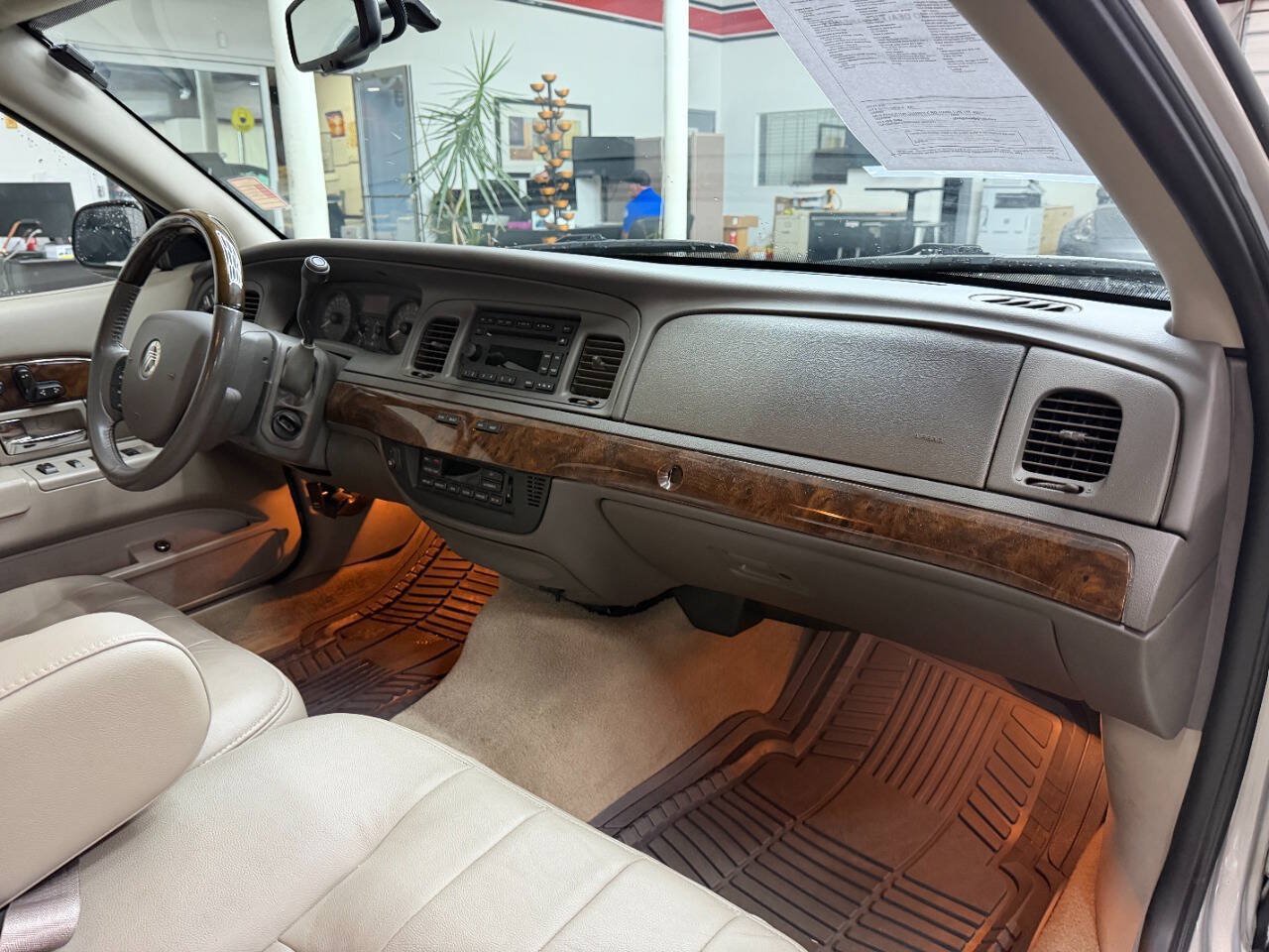 Used 2010 Mercury Grand Marquis LS RWD image 19