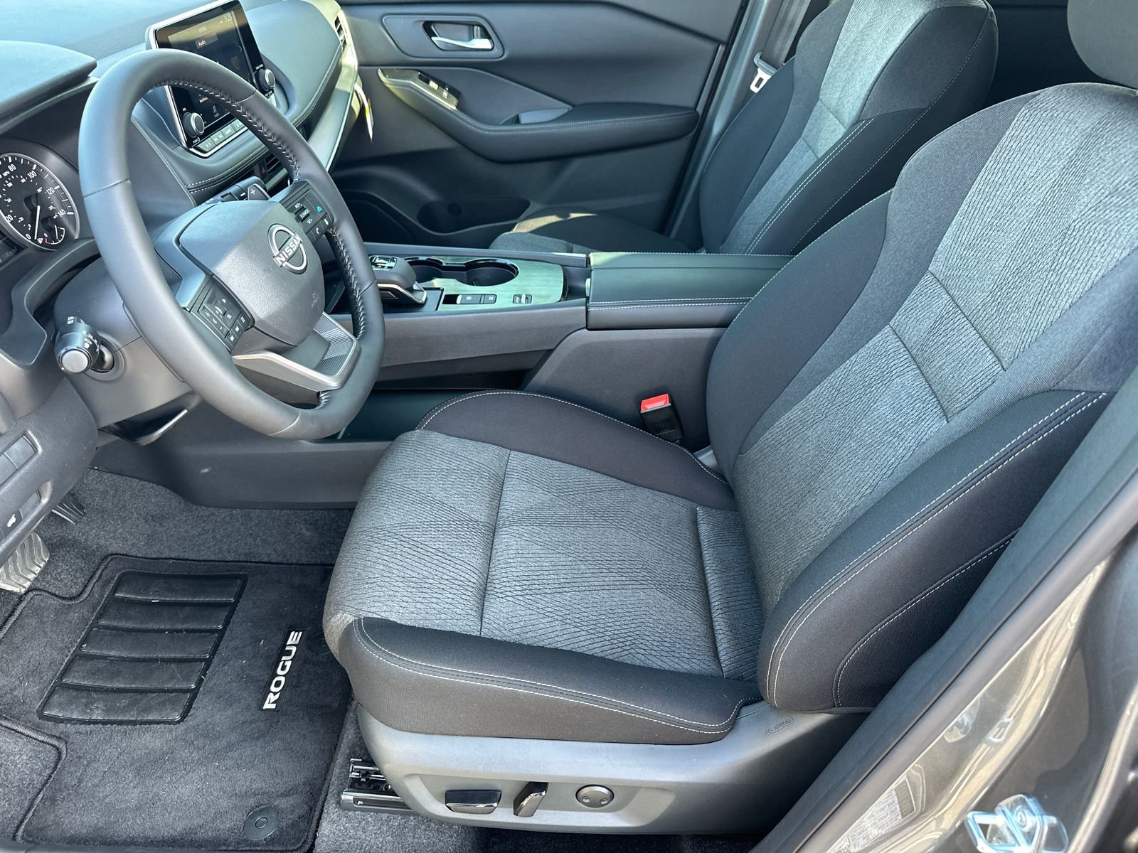 Used 2026 Nissan Rogue SV image 9