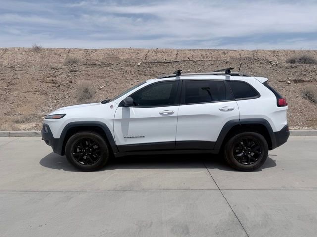 Used 2017 Jeep Cherokee Trailhawk AWD/4WD image 5