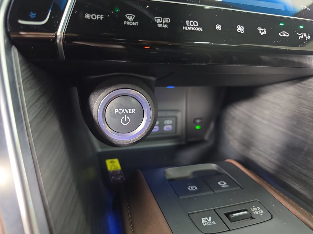 Certified 2023 Toyota Venza XLE AWD/4WD image 23