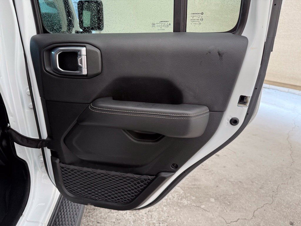 Used 2023 Jeep Wrangler Unlimited Sahara AWD/4WD image 16