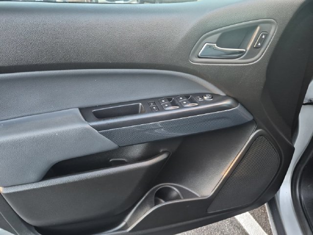 Used 2015 Chevrolet Colorado Z71 AWD/4WD image 12