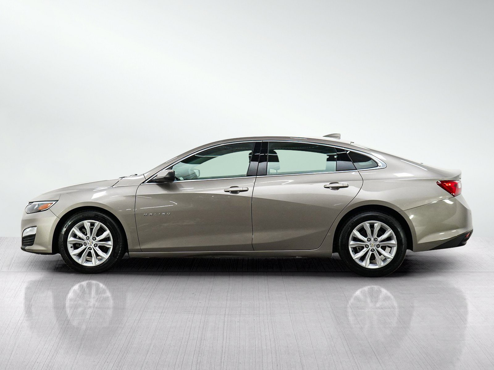 Used 2023 Chevrolet Malibu LT w/ Driver Confidence Package FWD image 2