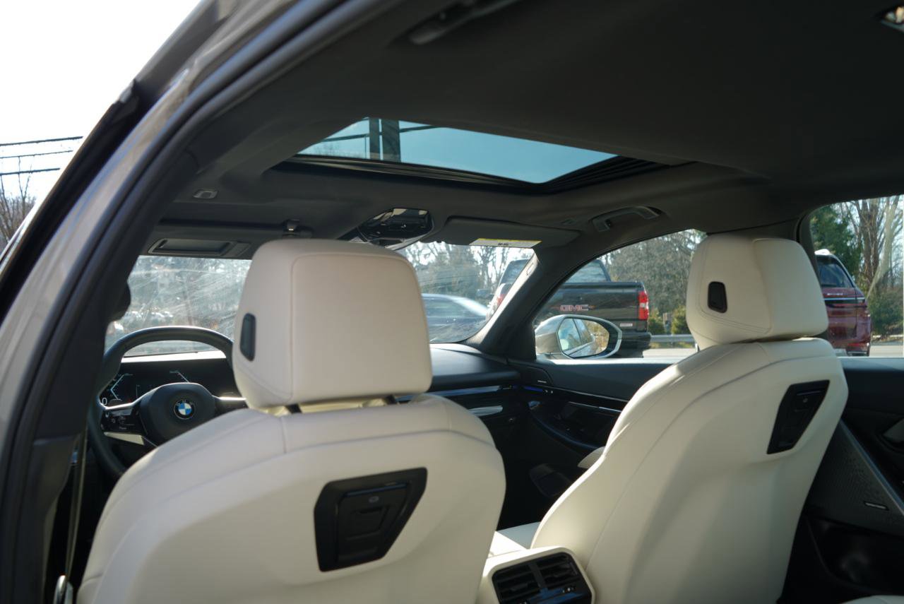 Used 2024 BMW 530i xDrive 530i xDrive Sedan w/ Convenience Package image 44