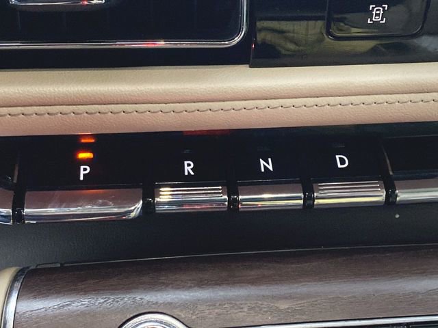 Used 2023 Lincoln Aviator Reserve w/ Equipment Group 201A image 16