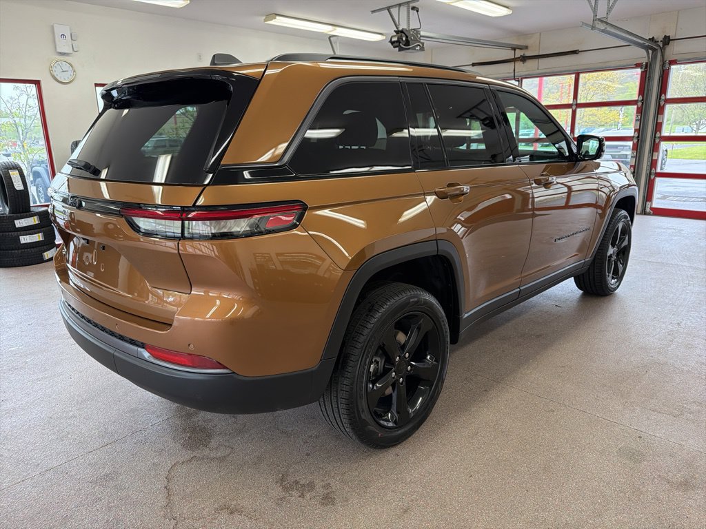 New 2026 Jeep Grand Cherokee Limited w/ Limited Altitude Package AWD/4WD image 23