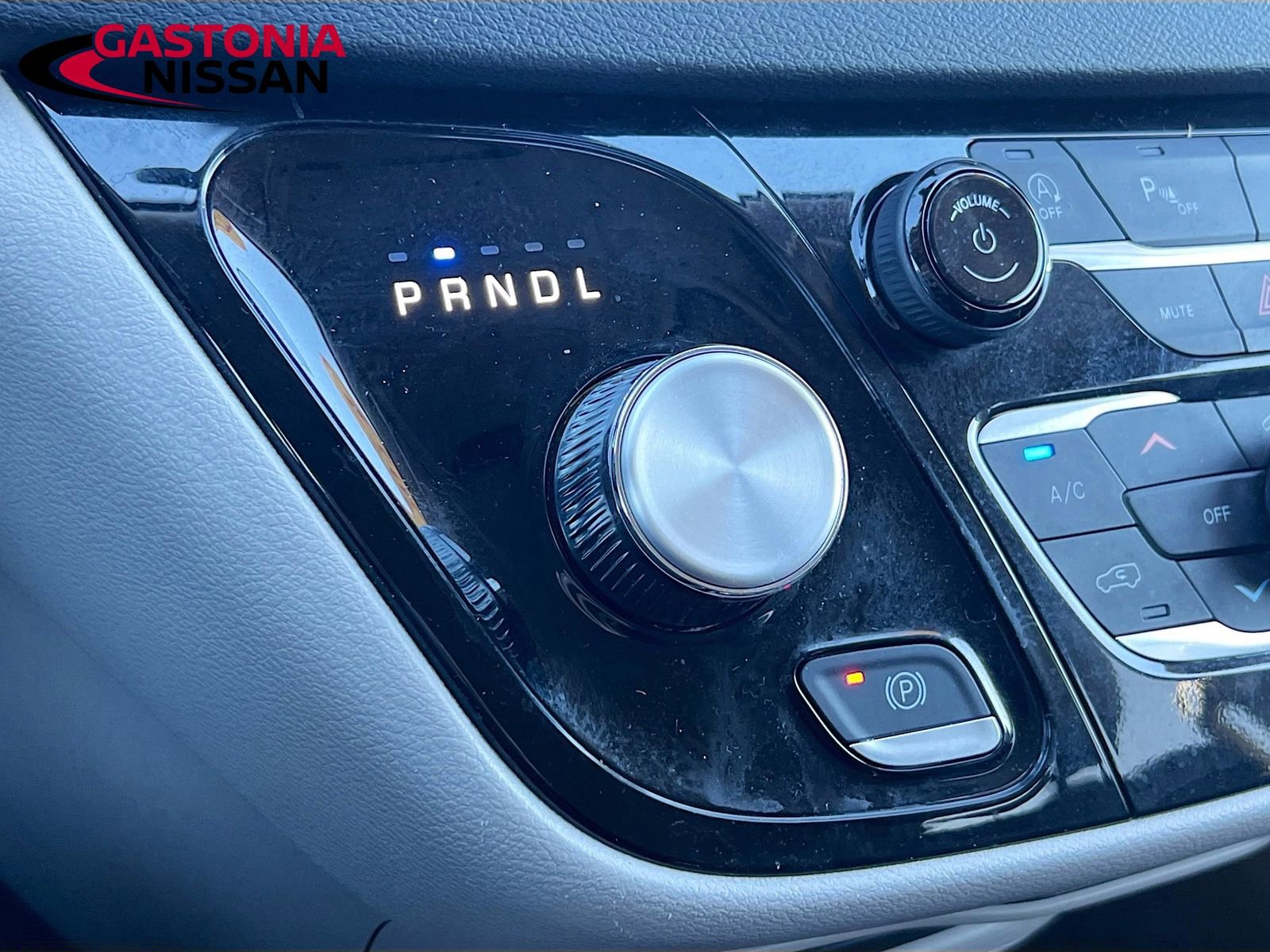 Used 2023 Chrysler Pacifica Touring-L image 21