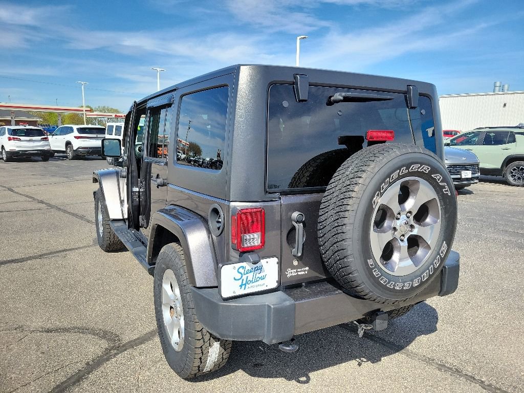 Used 2018 Jeep Wrangler Unlimited Sahara w/ Connectivity Group AWD/4WD image 7