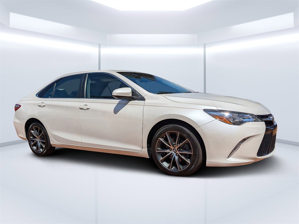 Used 2015 Toyota Camry image 1