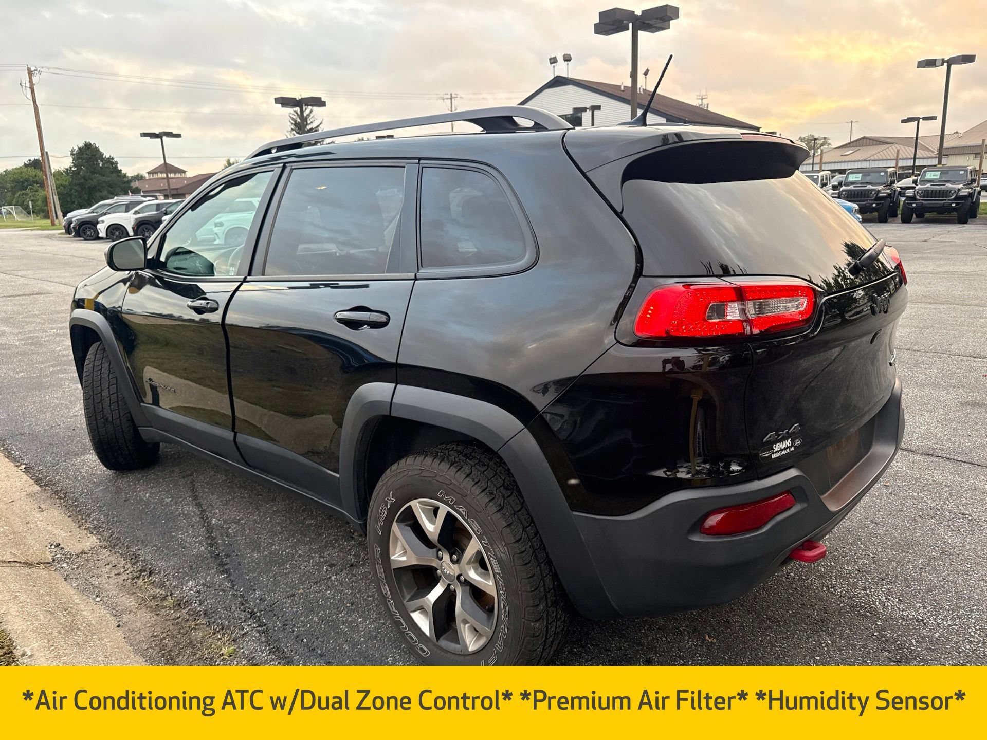 Used 2014 Jeep Cherokee Trailhawk w/ Comfort/Convenience Group AWD/4WD image 13