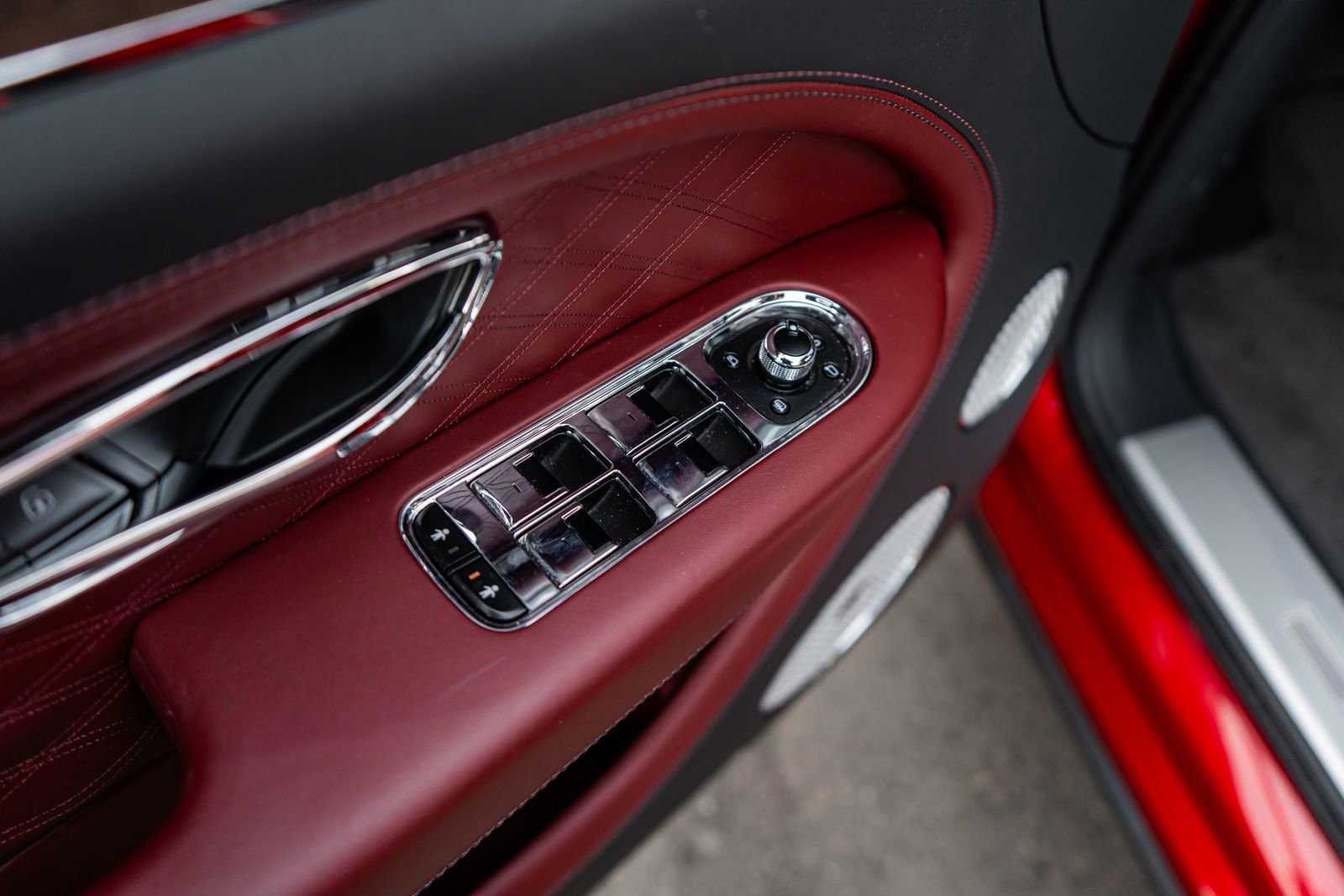 Used 2024 Bentley Bentayga Extended Wheelbase image 24