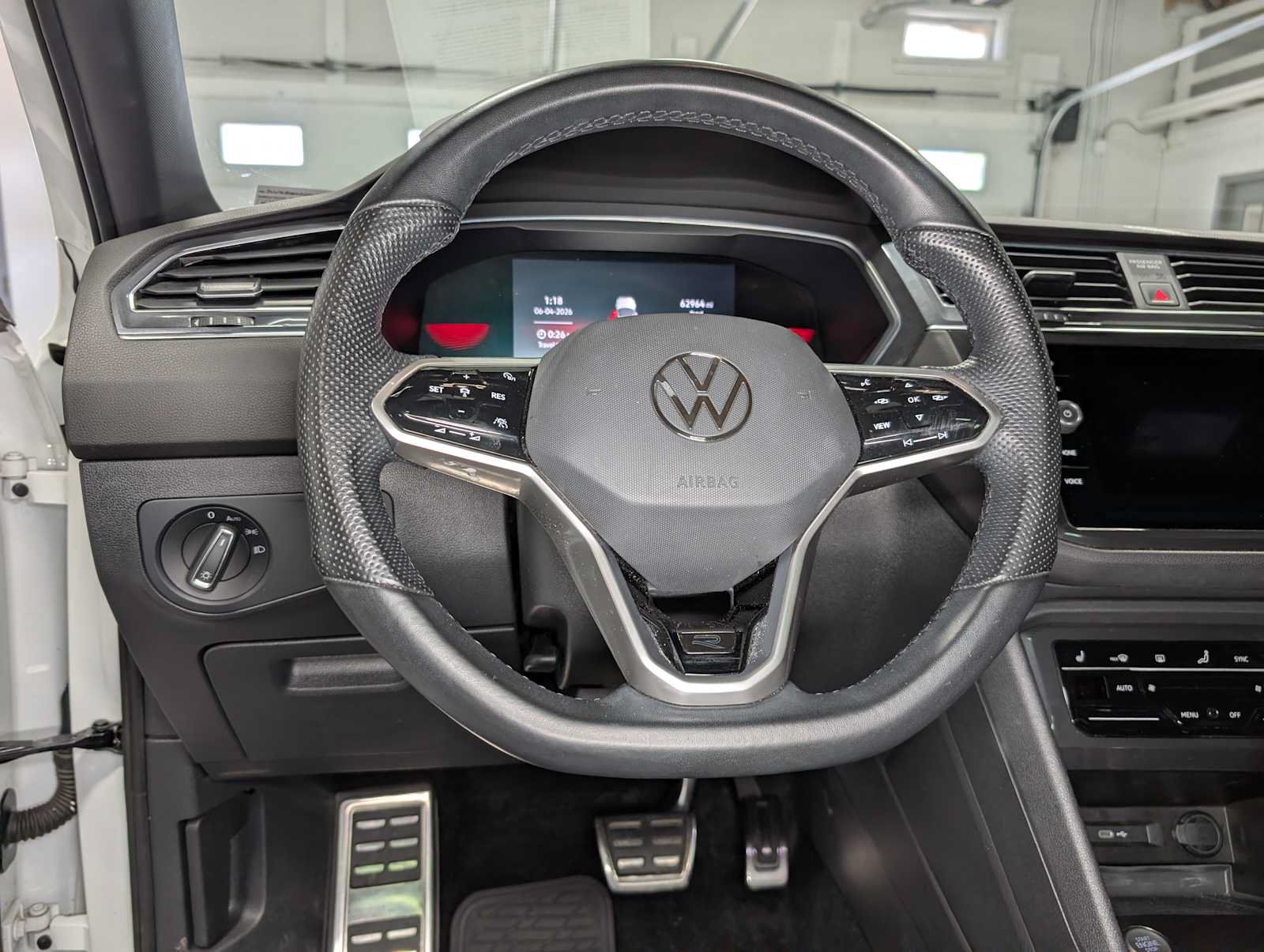 Used 2022 Volkswagen Tiguan SE R-Line AWD/4WD image 39