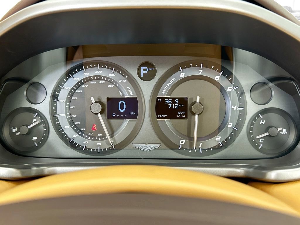 Used 2017 Aston Martin Vanquish Volante image 30