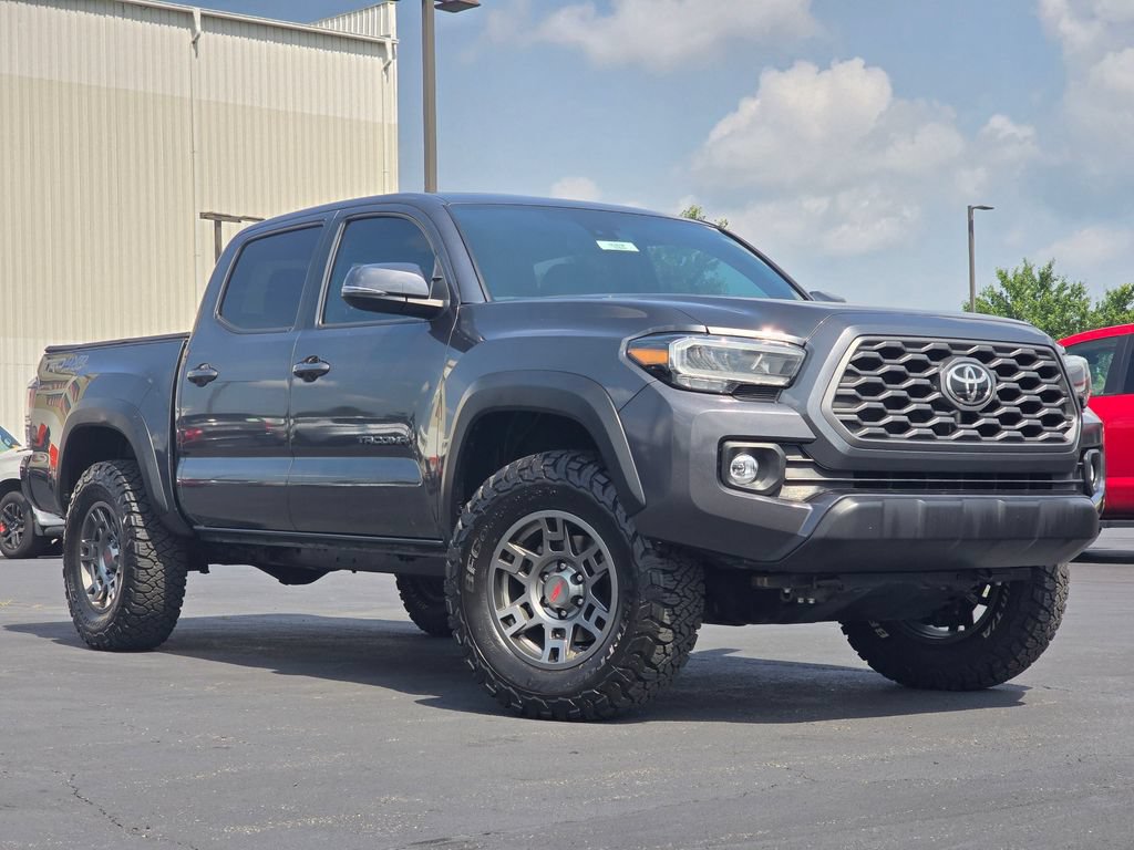 Used 2021 Toyota Tacoma TRD Off-Road w/ TRD Premium Off Road Package AWD/4WD image 2