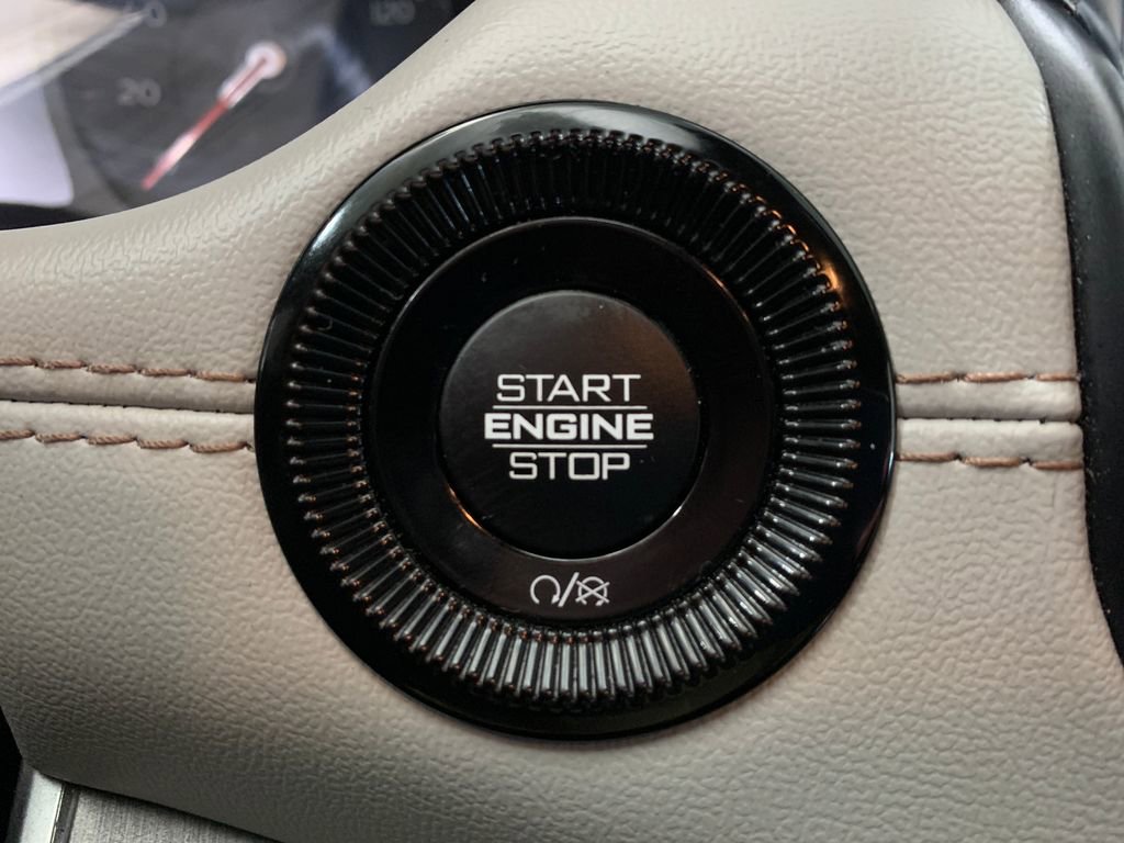 Used 2025 Jeep Compass Limited image 23