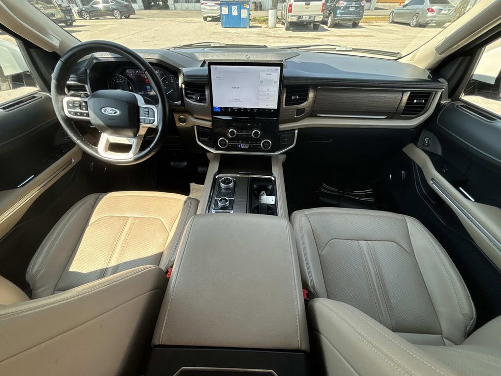Used 2024 Ford Expedition Limited image 15