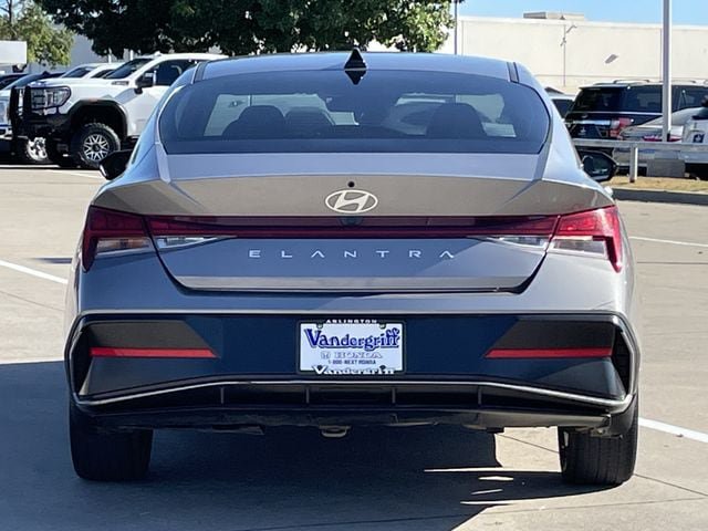 Used 2024 Hyundai Elantra SEL w/ Convenience Package FWD image 5