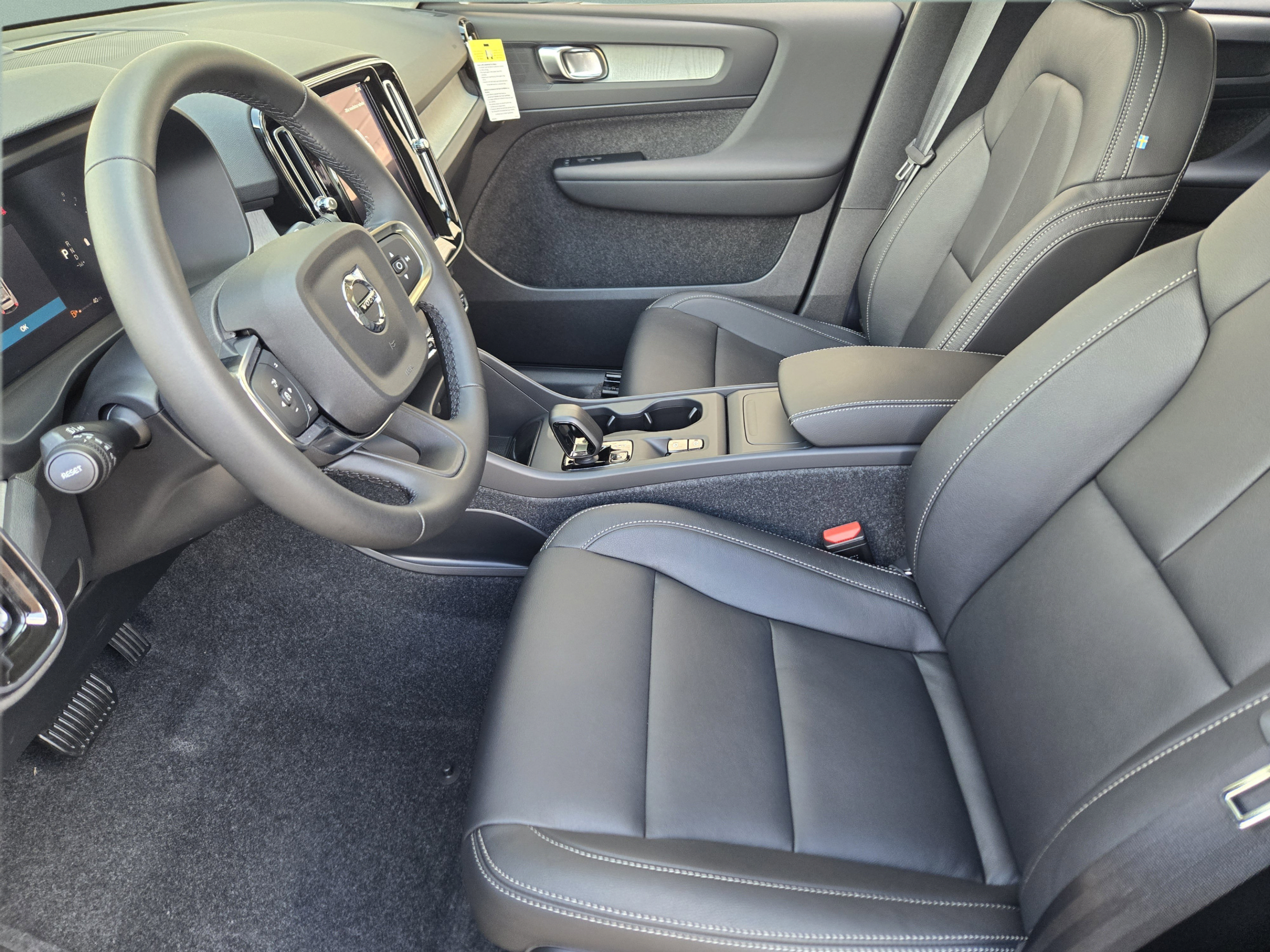 New 2026 Volvo XC40 B5 Core w/ Climate Package AWD/4WD image 10