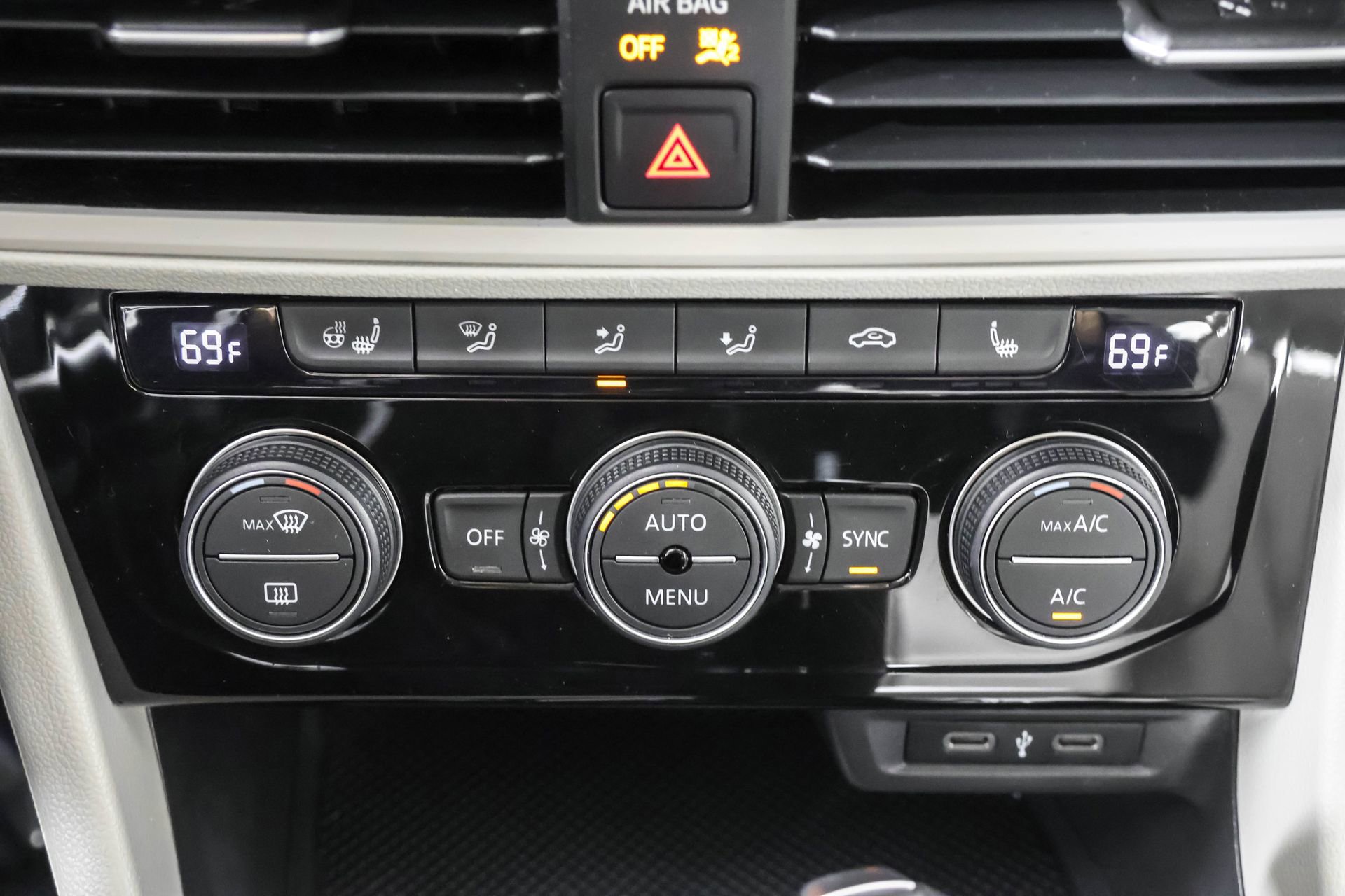 Used 2020 Volkswagen Jetta SE w/ SE Cold Weather Package image 30