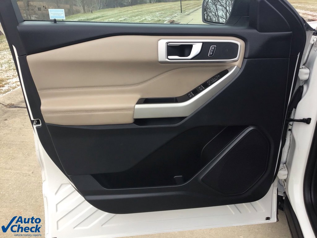 Used 2021 Ford Explorer XLT image 27