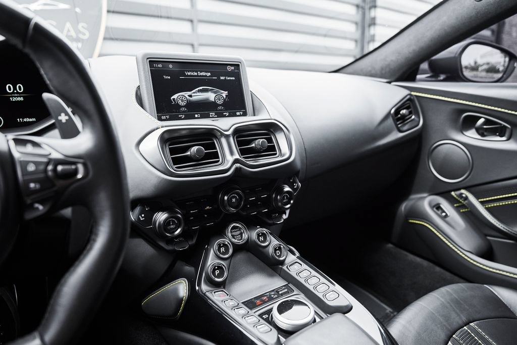 Used 2023 Aston Martin V8 Vantage Coupe RWD image 47