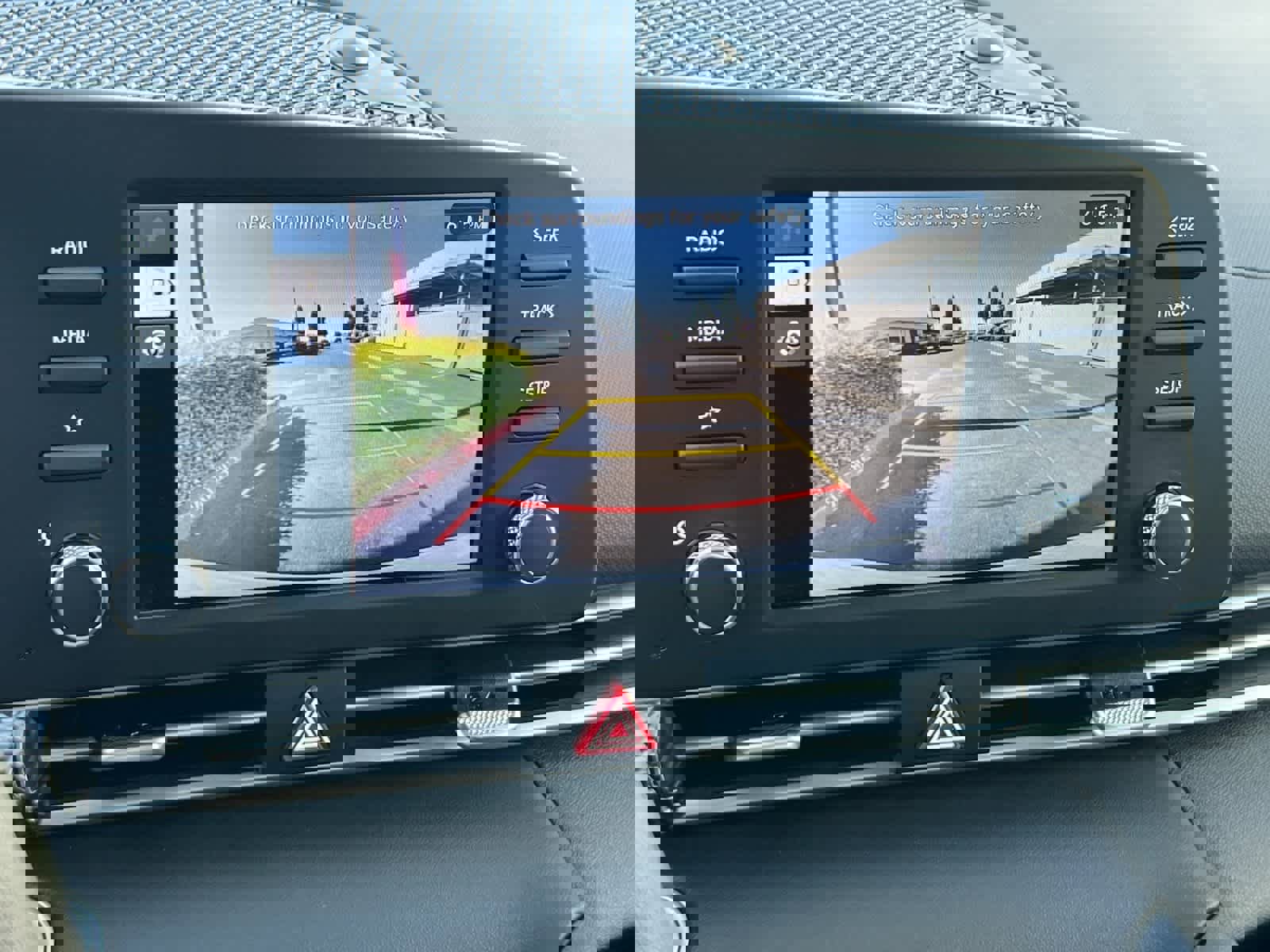 New 2025 Hyundai Elantra Blue image 18