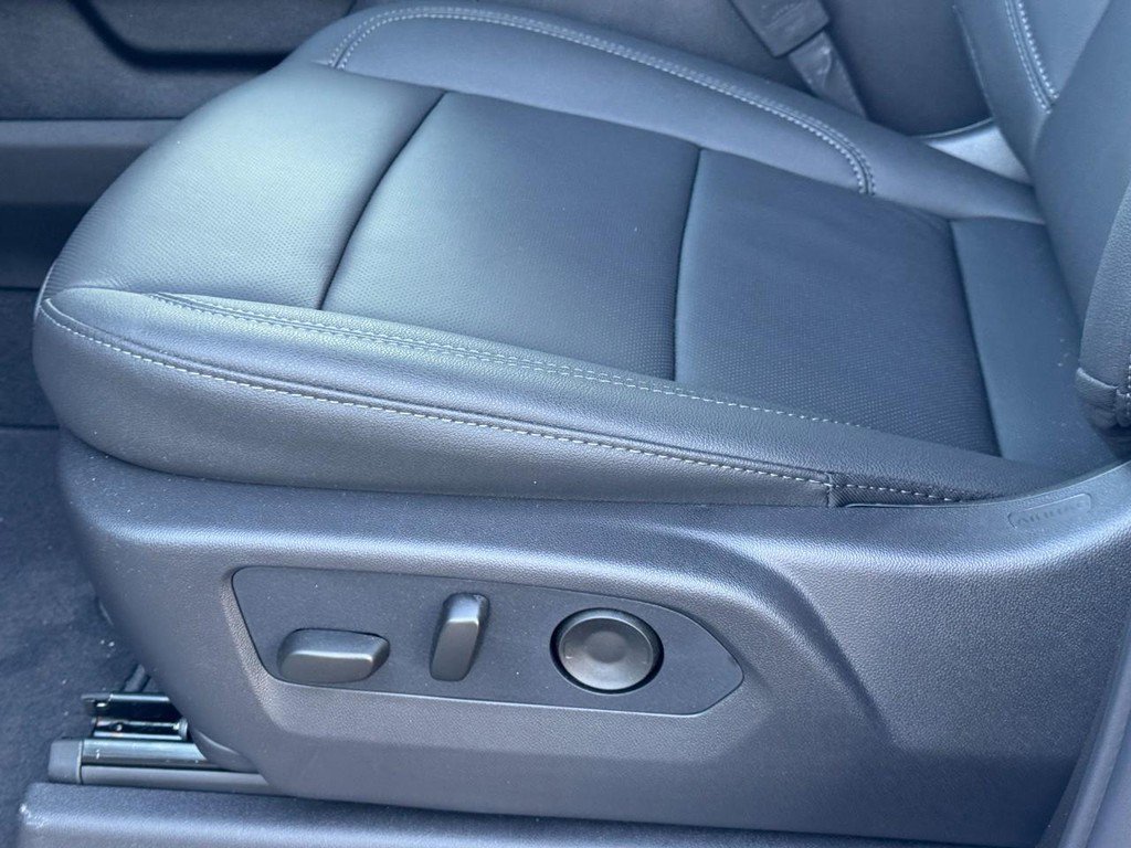 New 2026 GMC Sierra 2500 SLT w/ SLT Premium Package image 17