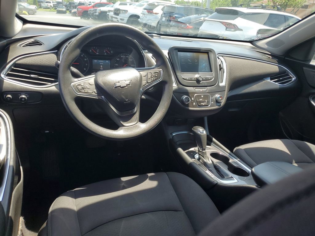 Used 2017 Chevrolet Malibu LT FWD image 10