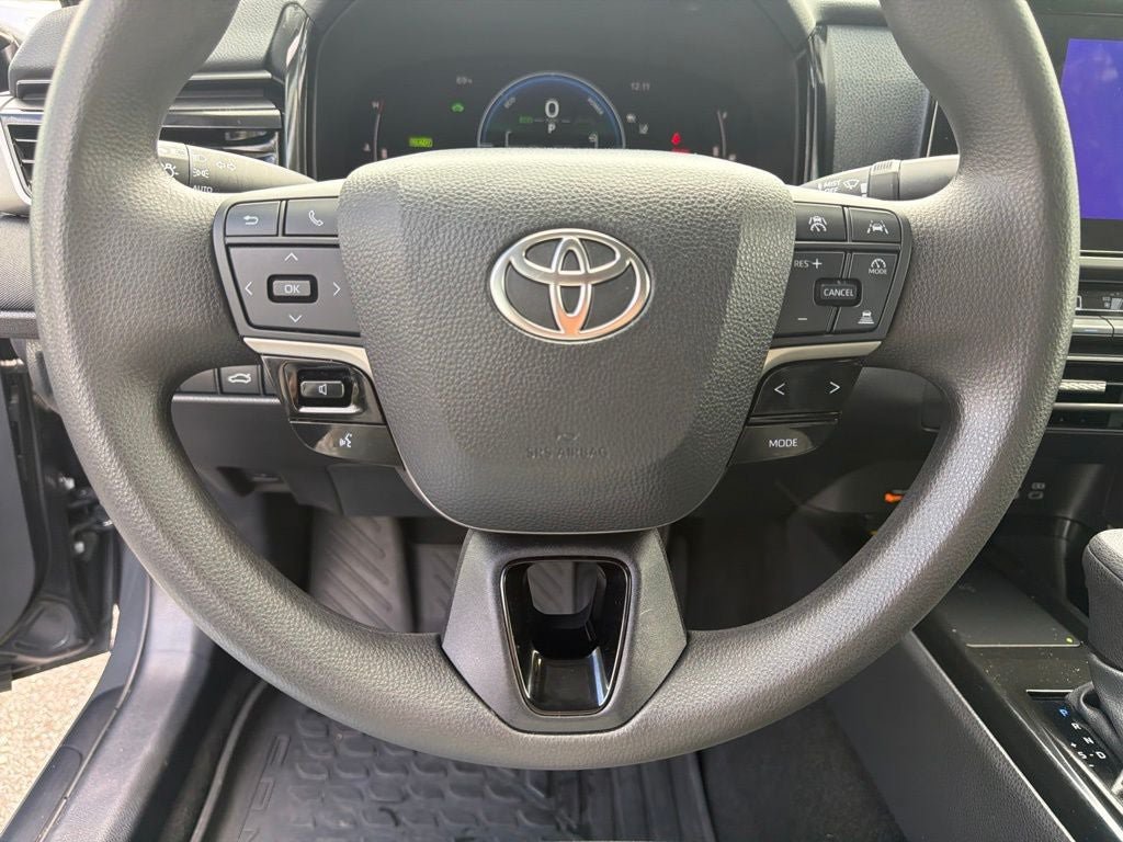 Used 2025 Toyota Camry LE AWD/4WD image 14