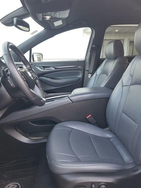 Used 2023 Buick Enclave Essence image 5