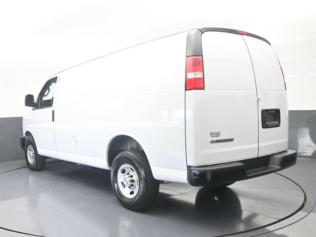 Used 2024 Chevrolet Express 2500 w/ Driver Convenience Package RWD image 4