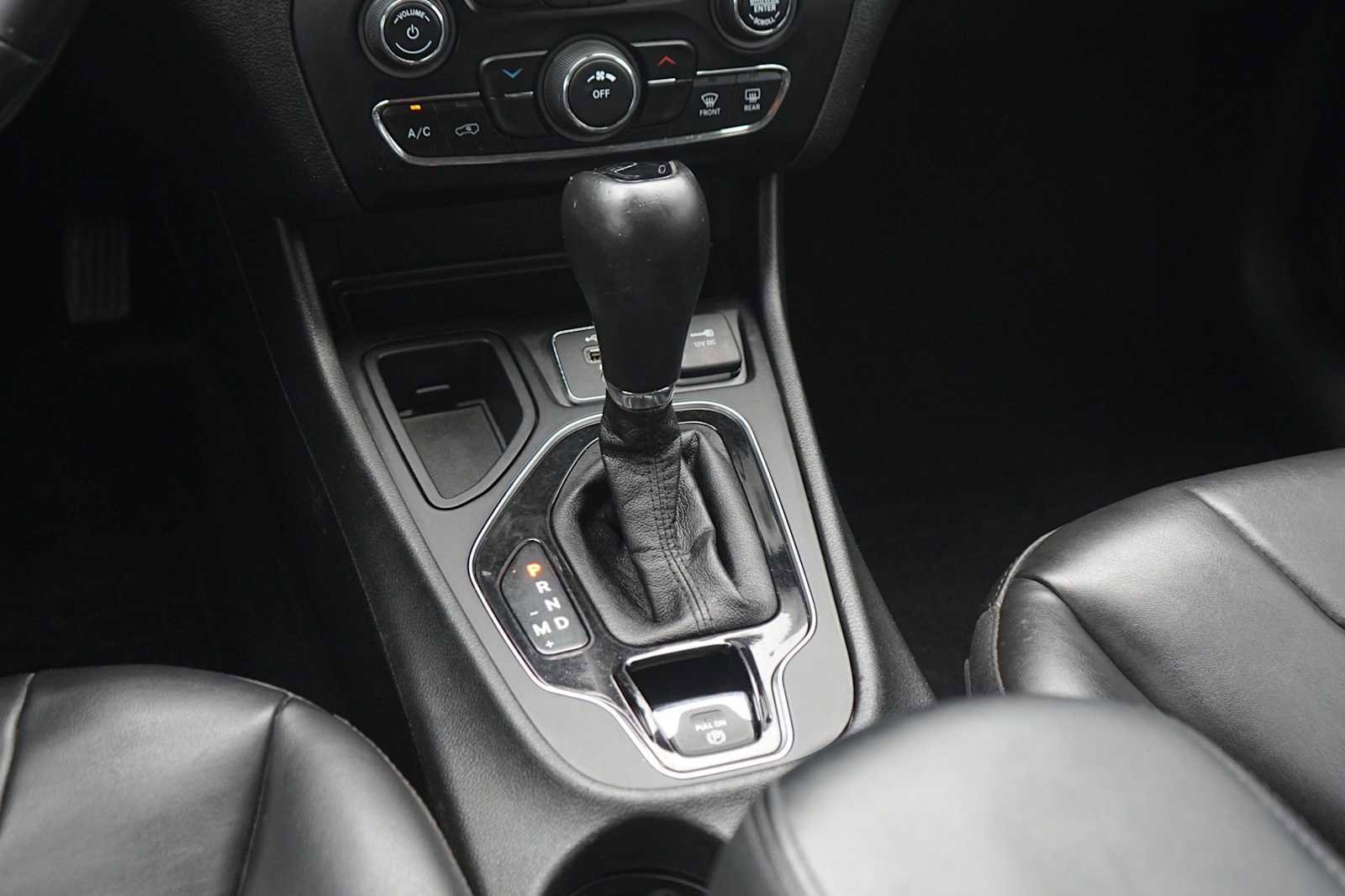 Used 2021 Jeep Cherokee Latitude Plus FWD image 21