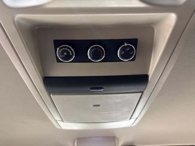 Used 2014 Chrysler Town & Country Touring FWD image 21