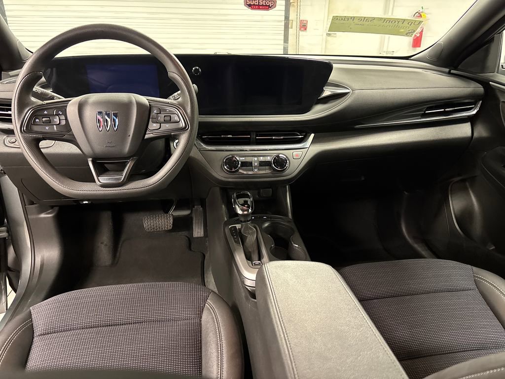 Used 2025 Buick Envista Preferred FWD image 28